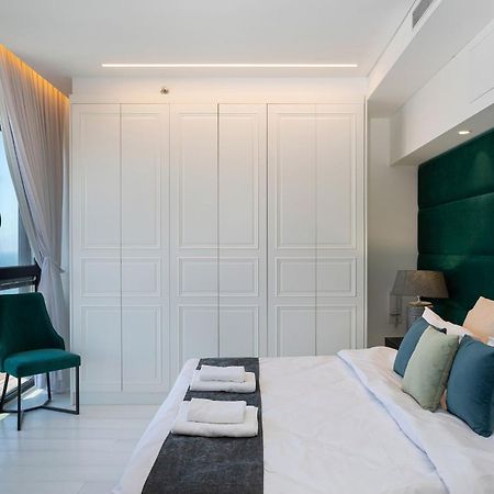 Yalarent Sea-Breeze Penthouse With Jacuzzi Apartamento Bat Yam Exterior foto