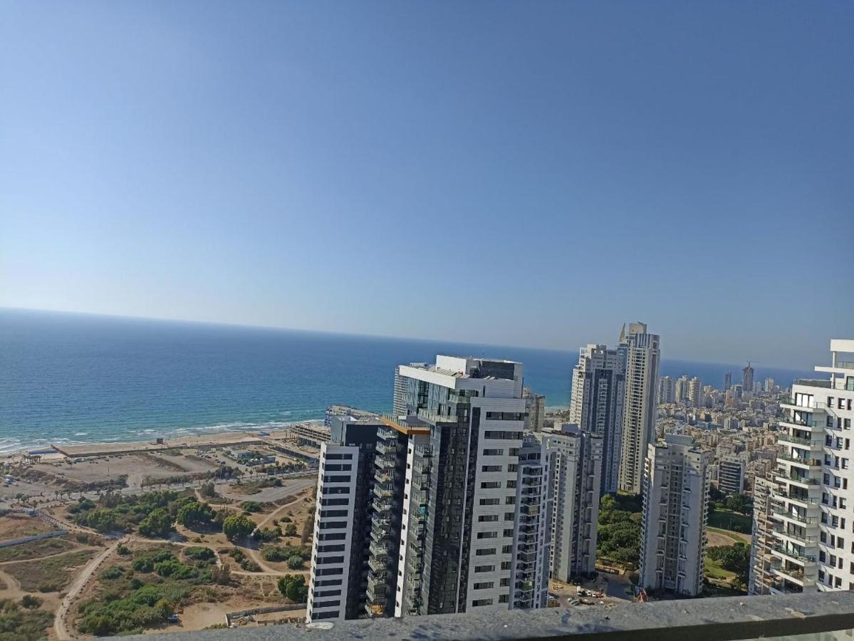 Yalarent Sea-Breeze Penthouse With Jacuzzi Apartamento Bat Yam Exterior foto