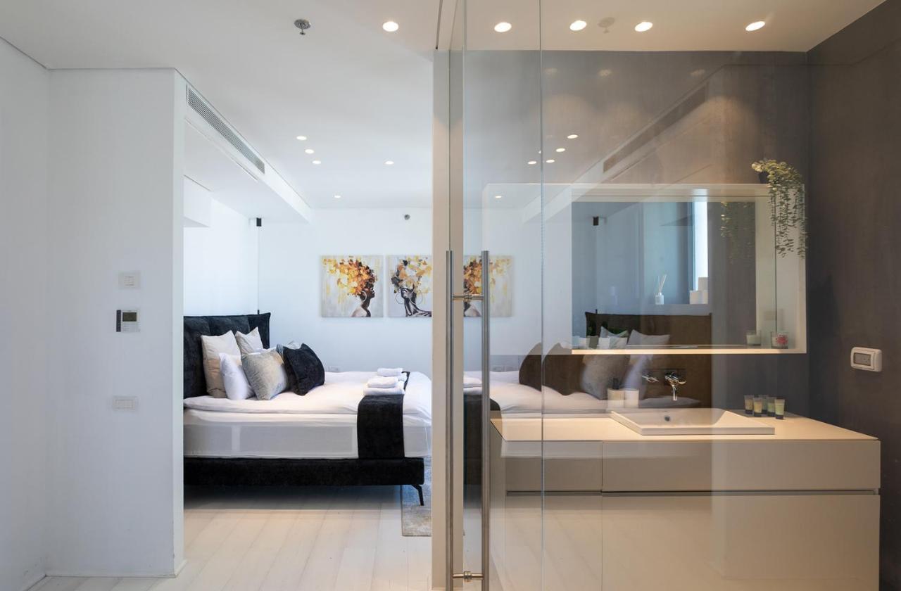 Yalarent Sea-Breeze Penthouse With Jacuzzi Apartamento Bat Yam Exterior foto