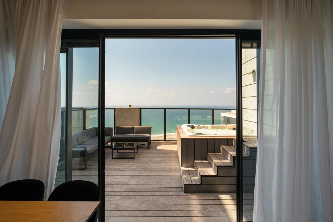 Yalarent Sea-Breeze Penthouse With Jacuzzi Apartamento Bat Yam Exterior foto