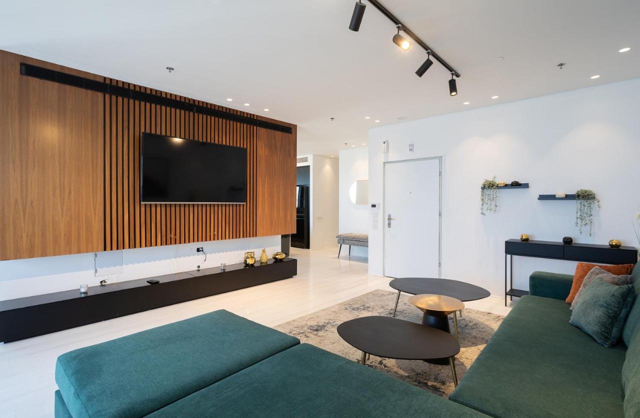 Yalarent Sea-Breeze Penthouse With Jacuzzi Apartamento Bat Yam Exterior foto