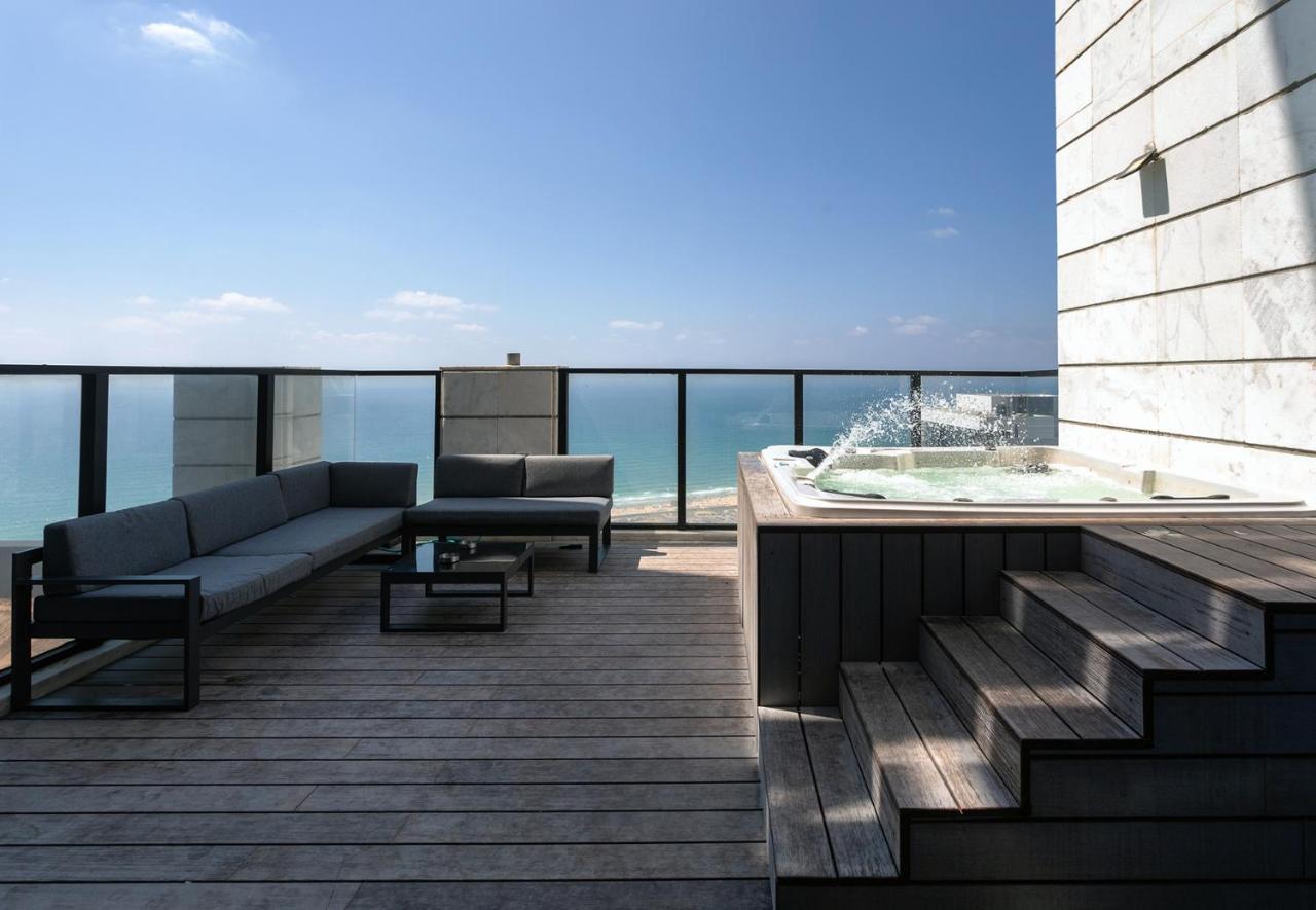 Yalarent Sea-Breeze Penthouse With Jacuzzi Apartamento Bat Yam Exterior foto