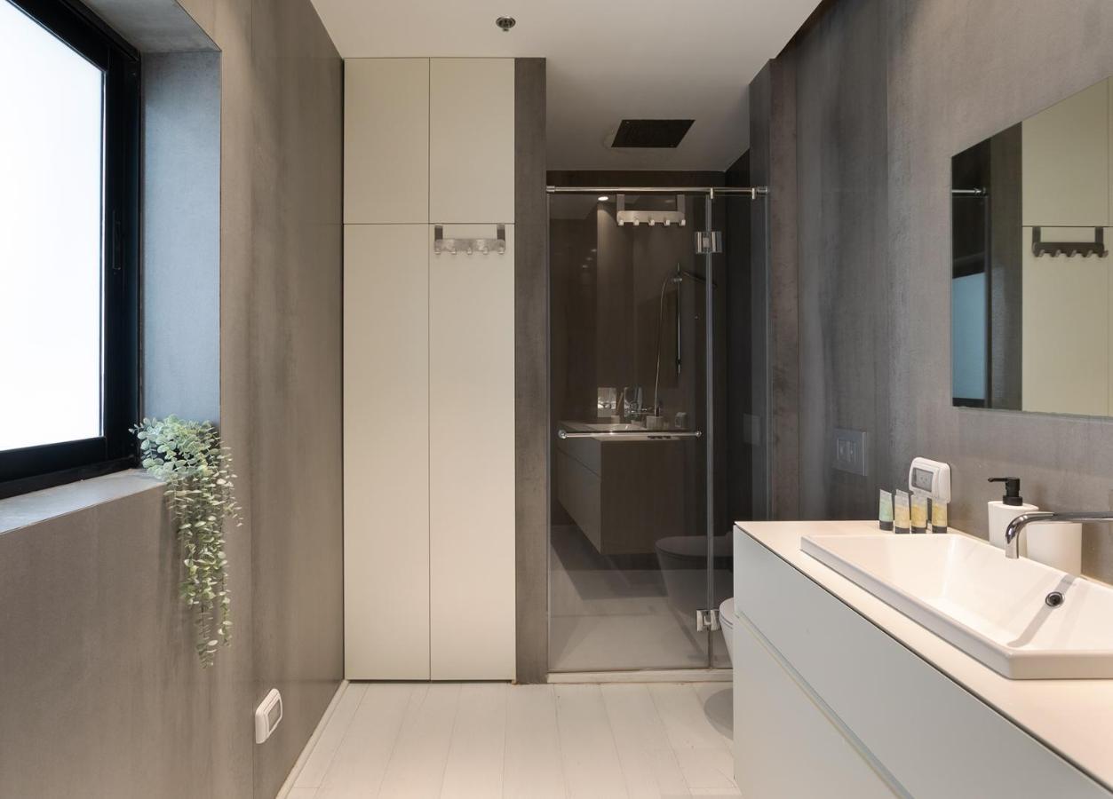 Yalarent Sea-Breeze Penthouse With Jacuzzi Apartamento Bat Yam Exterior foto