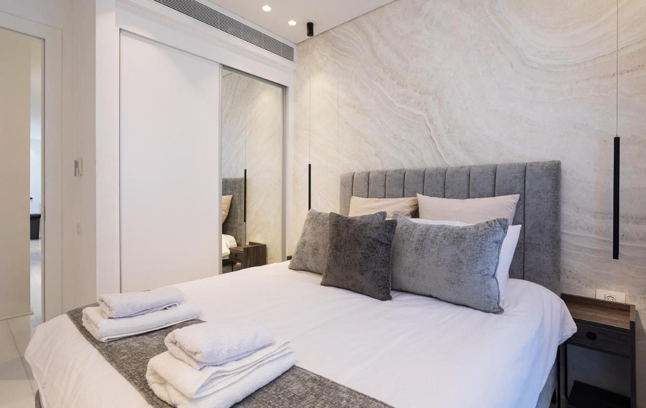Yalarent Sea-Breeze Penthouse With Jacuzzi Apartamento Bat Yam Exterior foto