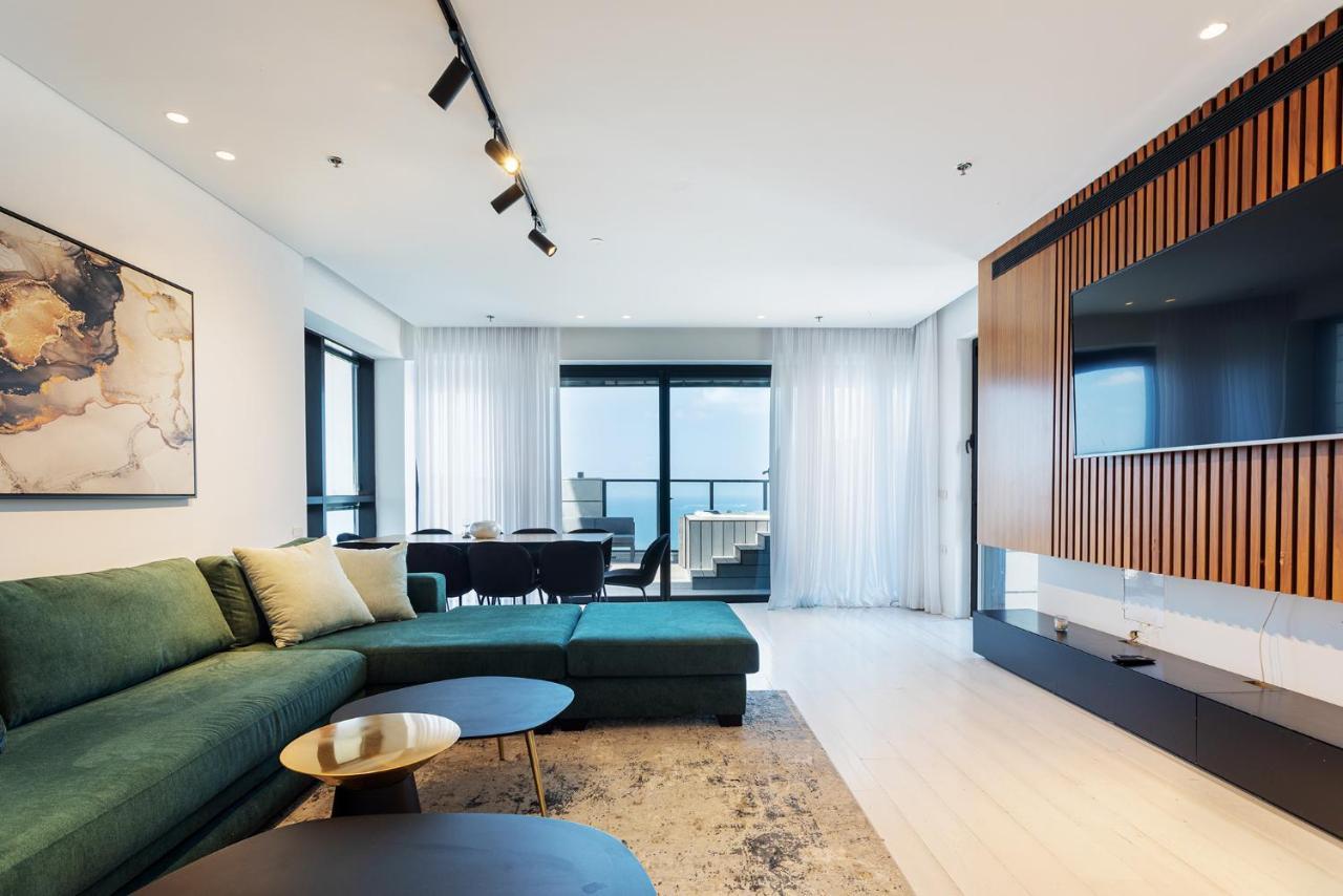 Yalarent Sea-Breeze Penthouse With Jacuzzi Apartamento Bat Yam Exterior foto