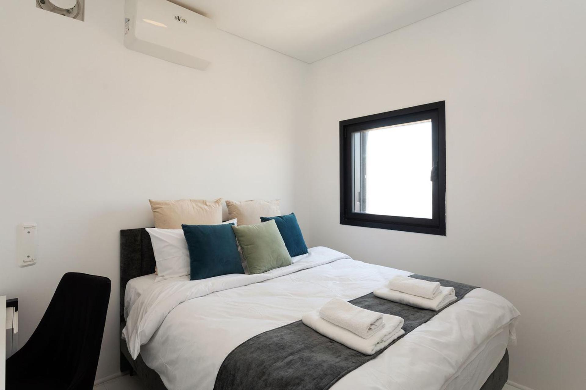 Yalarent Sea-Breeze Penthouse With Jacuzzi Apartamento Bat Yam Exterior foto