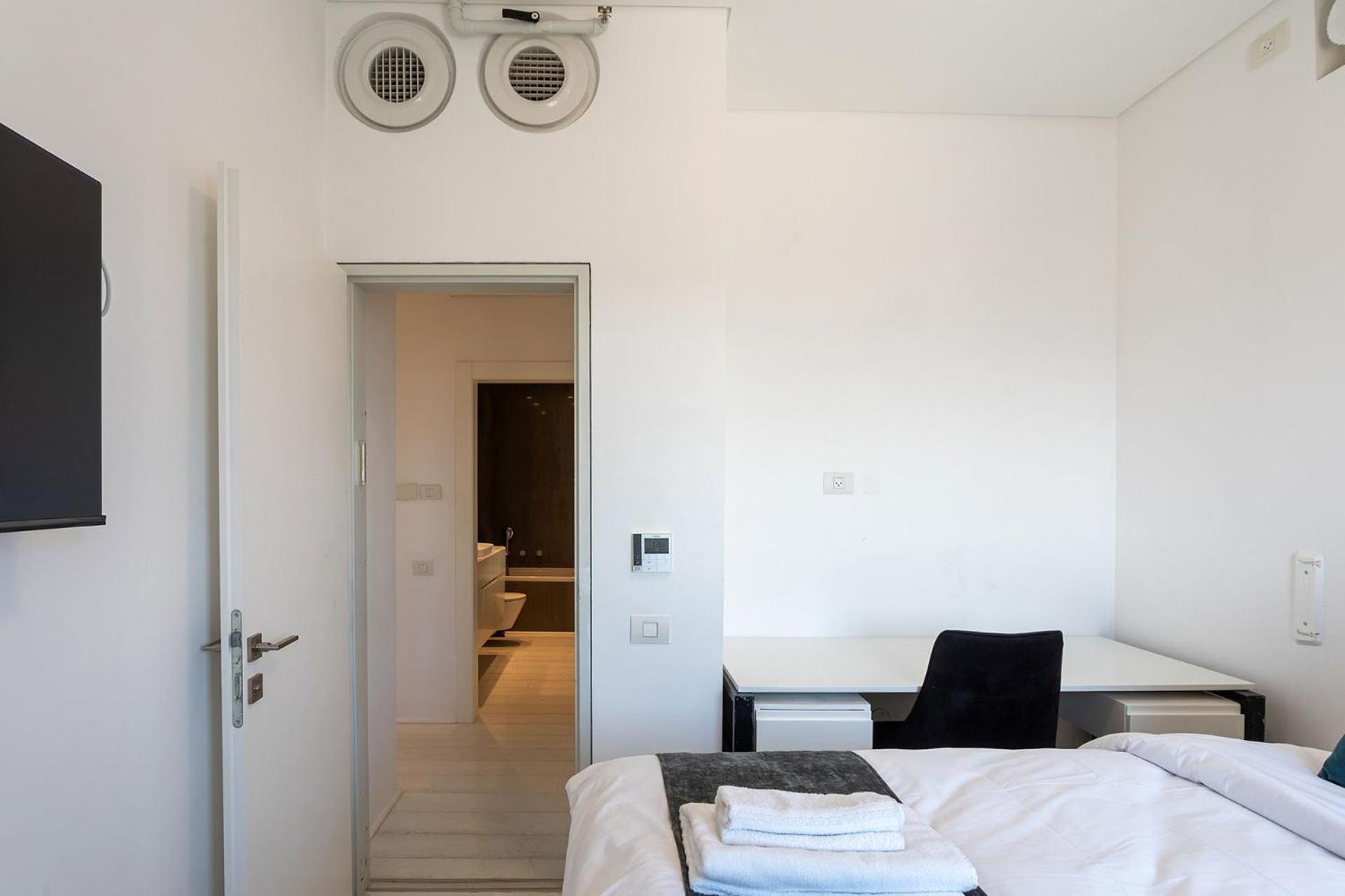 Yalarent Sea-Breeze Penthouse With Jacuzzi Apartamento Bat Yam Exterior foto